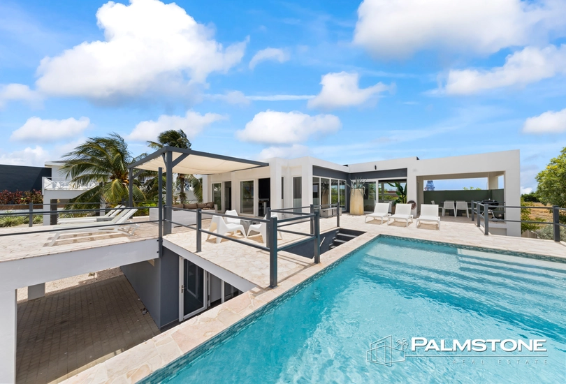 Villa Sea View con vistas al exclusivo barrio residencial Vista Royal. in Vista Royal 