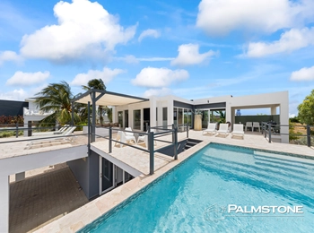 Villa Sea View con vistas al exclusivo barrio residencial Vista Royal.