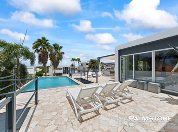 Villa Sea View con vistas al exclusivo barrio residencial Vista Royal. in Vista Royal 