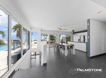 Villa Sea View con vistas al exclusivo barrio residencial Vista Royal. in Vista Royal 